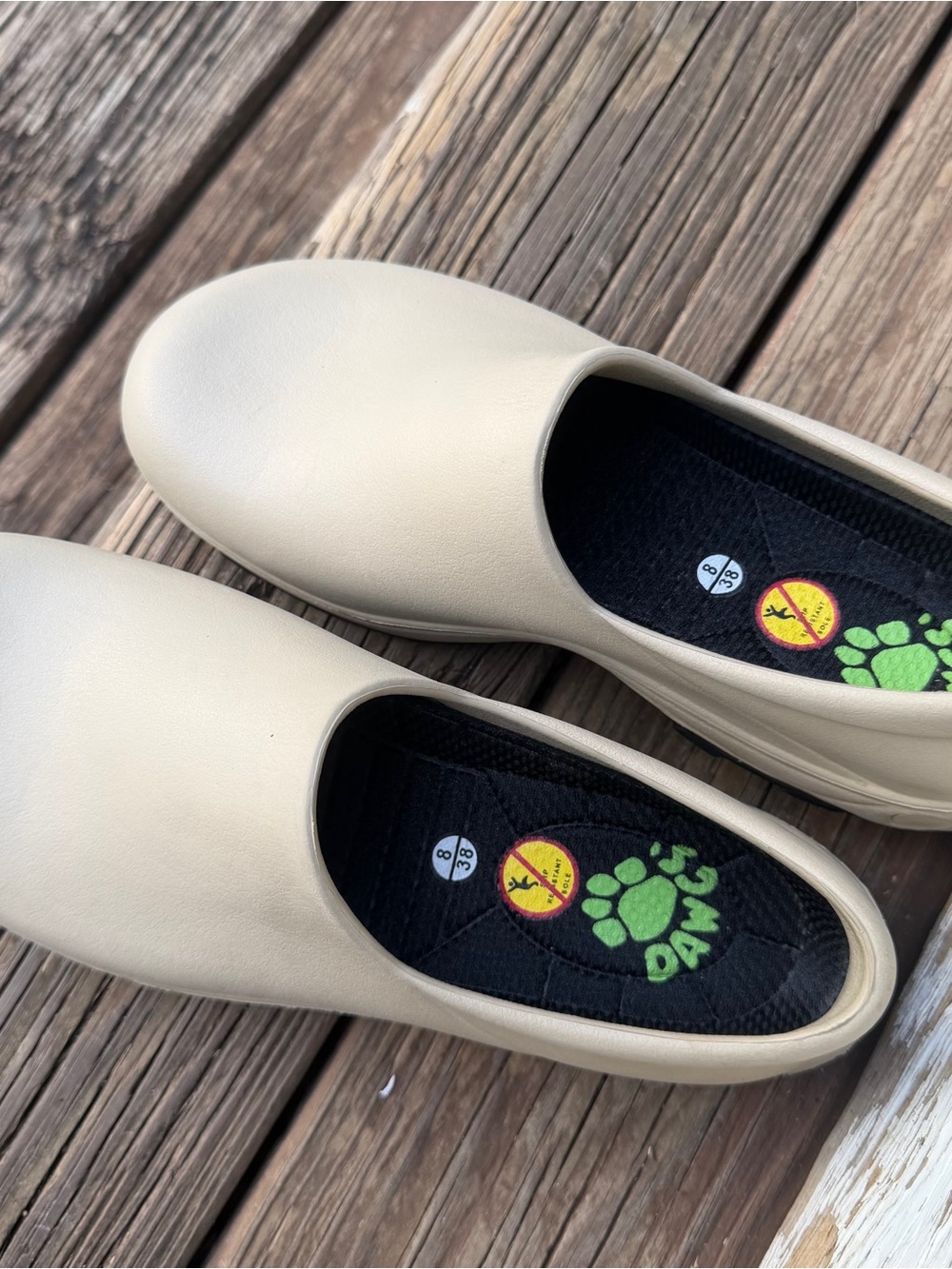 Dawgs Spirit Women’s Clogs Size 8 Beige Slip On Comfort Garden Nursing Shoes